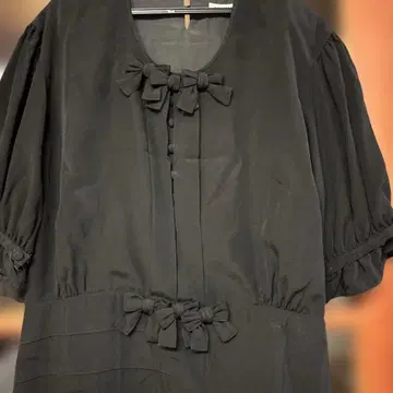 카네코 이사오 블랙 리본 포함 버튼 디자인 반팔 원피스