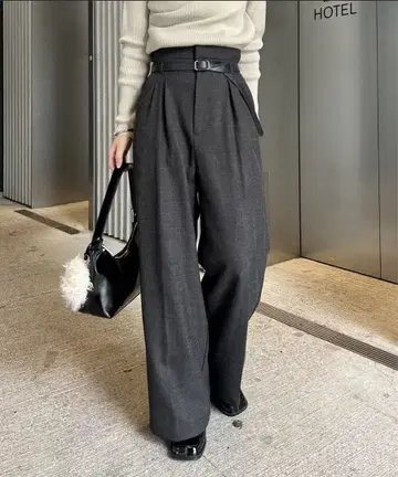 새상품급 mystic 벨트 포함 슬랙스 팬츠 차콜 그레이 사이즈 1