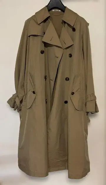 AURALEE 트렌치코트