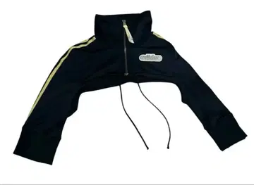 adidas 아디다스의 크롭 기장 트랙 자켓
