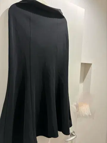 미스틱 블랙 플레어 롱 스커트