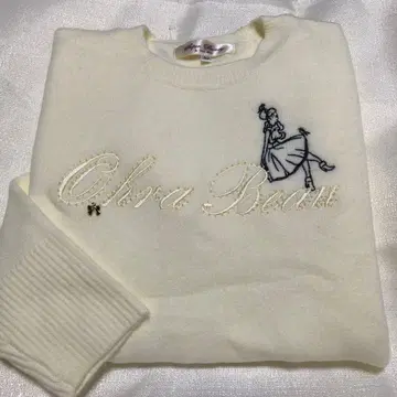 [ 새상품 미사용 ] 슈퍼뷰티 자수 스웨터/40