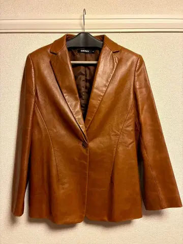 DKNY 브라운 가죽 테일러드 자켓 사이즈: 12