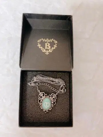 baby the stars shine bright 카메오풍 목걸이