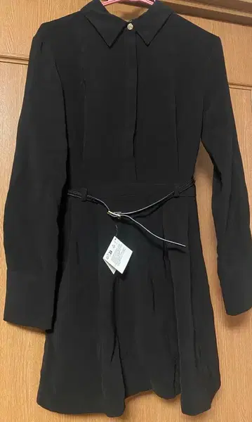 ZARA 블랙 카라 부착 벨트 포함 긴팔 원피스 M