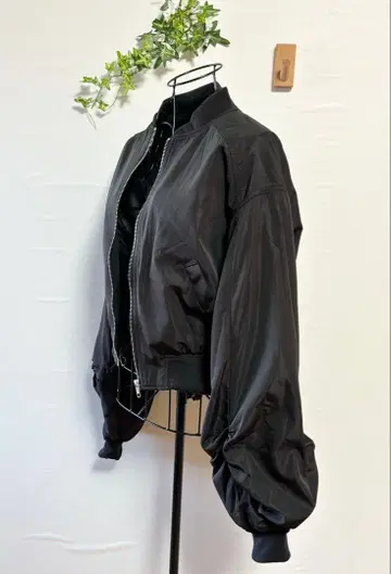 Merlot 돌먼 슬리브 블루종 벌룬 슬리브 블랙 크롭 자켓