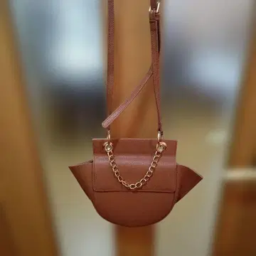 다이애나 브라운 체인 포함 숄더백 새상품급