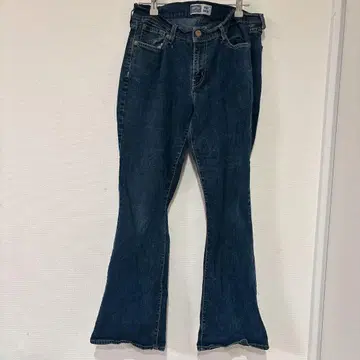 SIGNATURE LEVI STRAUSS CURVY BOOTCUT
