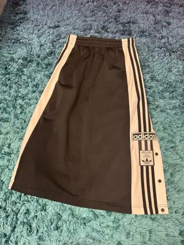 아디다스 사이드 슬릿 스커트