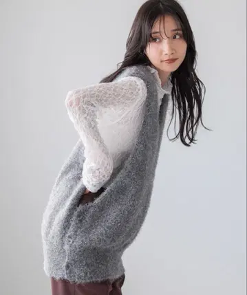 로리즈팜 버튼 샤기 베스트 그레이