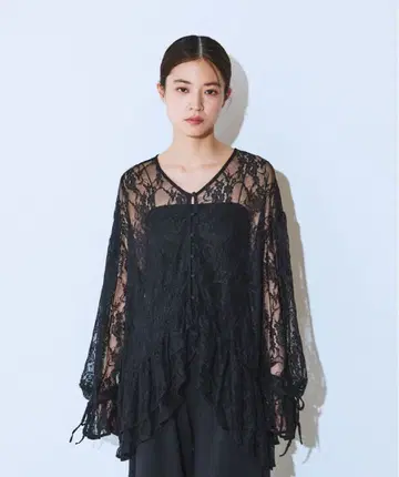 W 프릴 헴 레이스 블라우스 지나시스