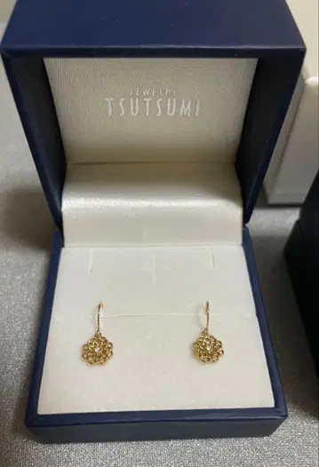 TSUTSUMI 꽃 모티브 귀걸이