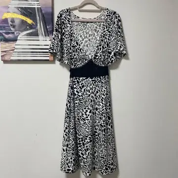 Pinky&Dianne 무릎 기장 원피스 반팔