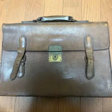 브라운 가죽 비즈니스 백 열쇠 포함