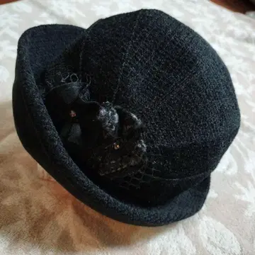 [ 오로라 ] [ more Mode ] 블랙 플라워 장식 볼러 햇