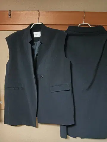 AMERI 아메리 셋업 롱 스커트 슬리브리스 자켓