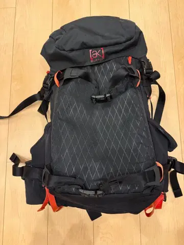 버튼 ak 33L 백팩 블랙