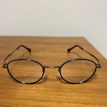 브라운 계열 오벌 안경 프레임