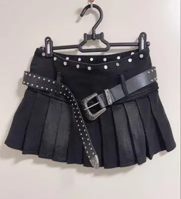 볼칸&아프로다이티 벨트 포함 스터드 플리츠 스커트