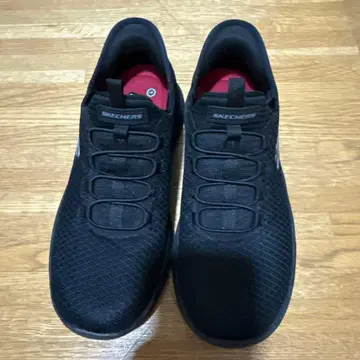 스케쳐스 블랙 컬러 슬립인 스니커즈 23.5cm