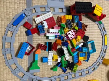 레고 블록과 레일 세트