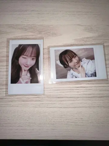폴라로이드 사진 2장 세트 윙크