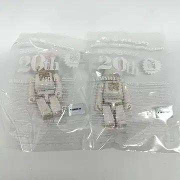BE@RBRICK 20주년 기념 2체 세트