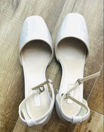 Mathilda 힐 펌프스