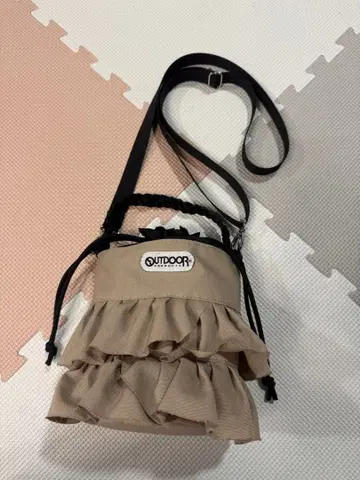 OUTDOOR 프릴 달린 숄더백 베이지