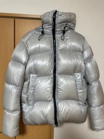 실버 후드 부착 다운 자켓