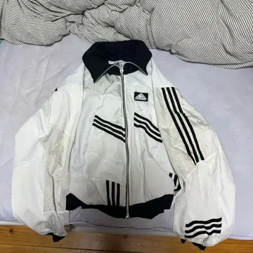 화이트 스트라이프 나일론 자켓