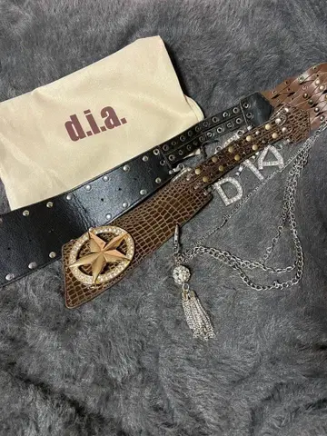 d.i.a. 스타 버클 체인 벨트