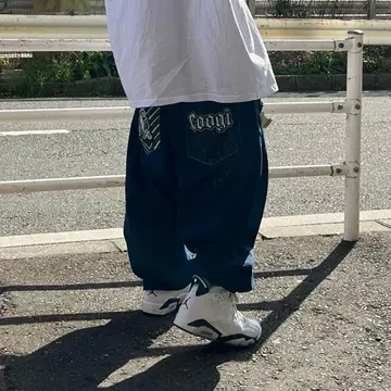 Coogi 자수 데님 W44