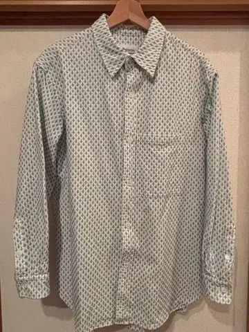 KUON 십자가 자수 셔츠