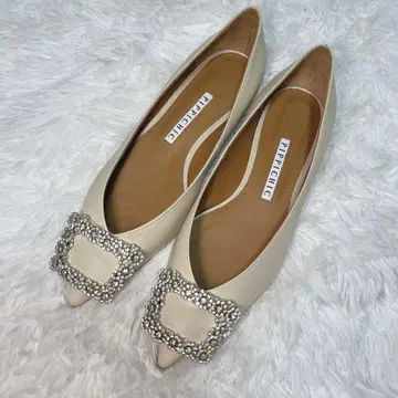 미사용 새상품 PIPPICHIC 피피시크 버클 가죽 베이지 완판템