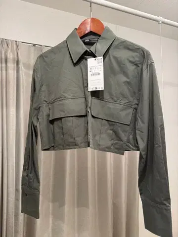 ZARA 올리브 그린 크롭 셔츠