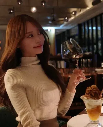 MILKYMAY 라메 터틀 니트