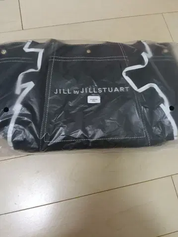 질 바이 질 스튜어트 프릴 토트 대