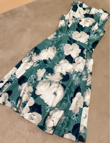 Calvin Klein 새상품 꽃무늬 슬리브리스 원피스