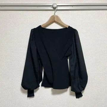 [ 새상품급 ] GRL(그레일) 도킹 소매 볼륨 리브 블라우스 허리 마크