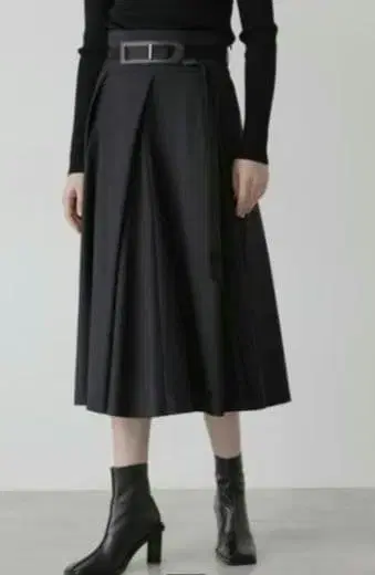 미사용 택 포함 어도어 팬션 울 스커트 38 블랙