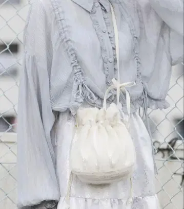 merry jenny 리본 스팽글 미니백 아이보리