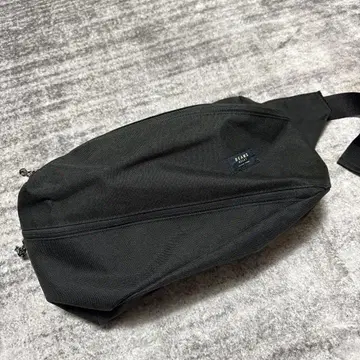 BEAMS 블랙 바디백 웨스트 파우치
