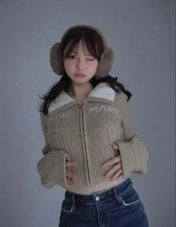 앤드마리 Mary logo zip tops beige