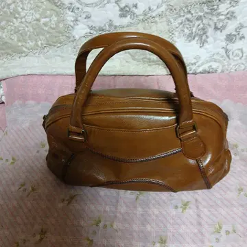 프로필 필독 새상품급 브라운 가죽 사이드 개더 핸드백 중형