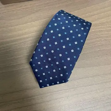 투모로우랜드 네이비 넥타이