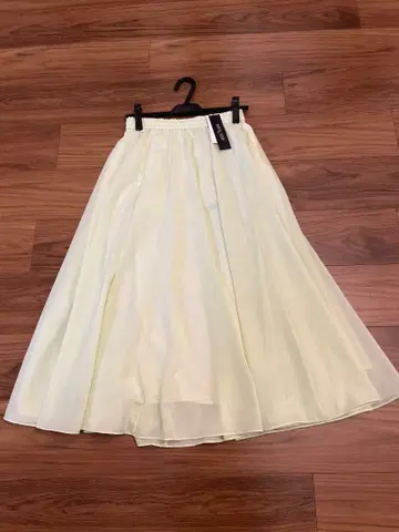 MICHEL KLEIN 연한 옐로우 그린 플레어 스커트 약 90cm 길이