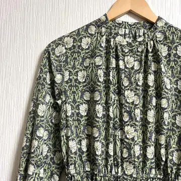 Brillage 꽃무늬 플라워 올 패턴 밴드 카라 롱 원피스