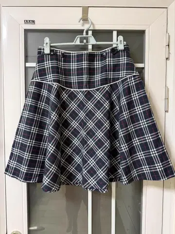체크 무늬 플레어 스커트 175/76 네이비 계열