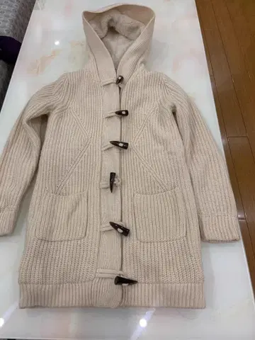 베이지 니트 더플 코트 후드 부착